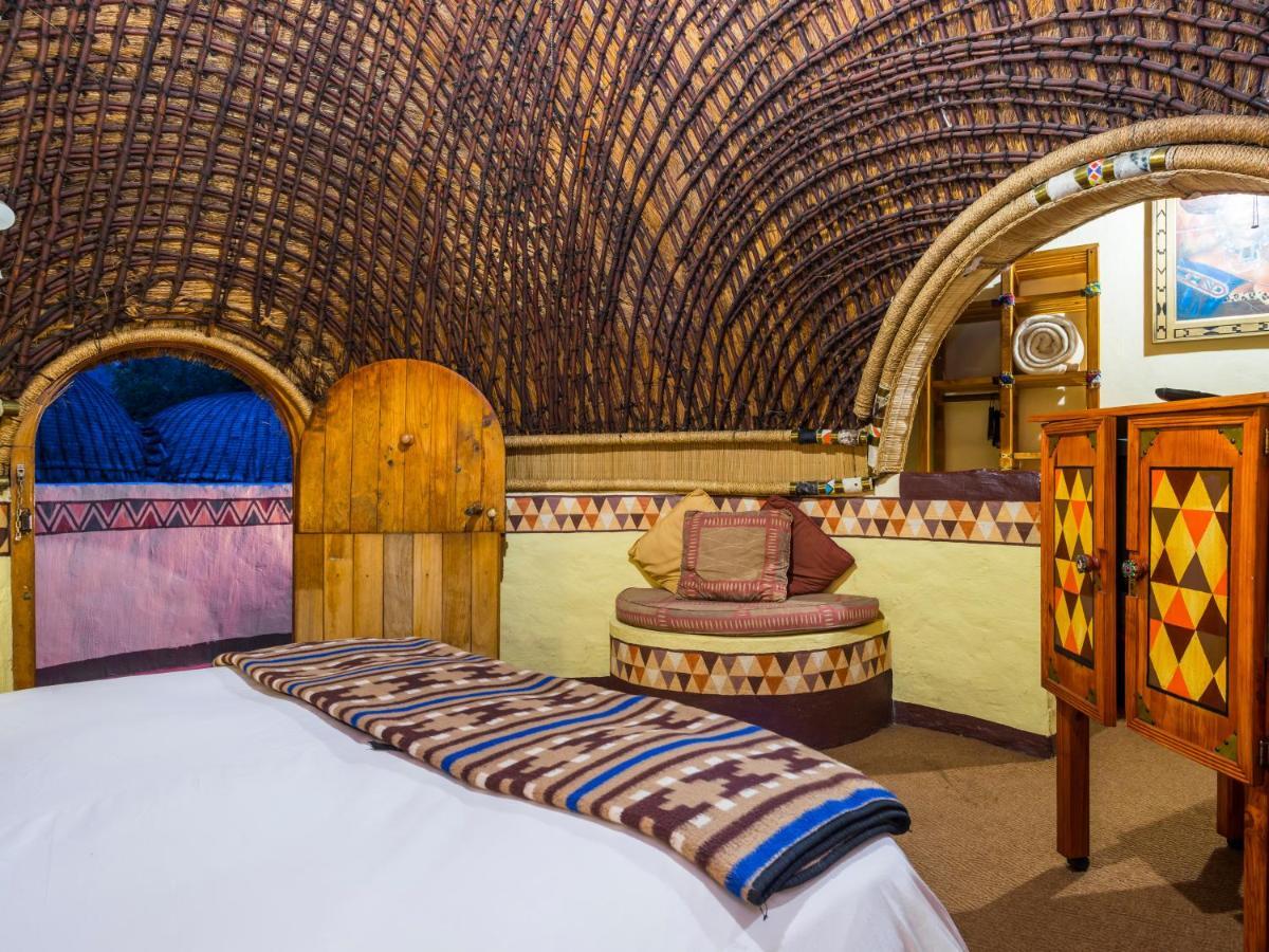 Broederstroom Aha Lesedi African Lodge & Cultural Village מראה חיצוני תמונה